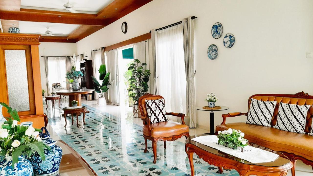 Surokarsan 9 House Yogyakarta Hotel Ngoại thất bức ảnh