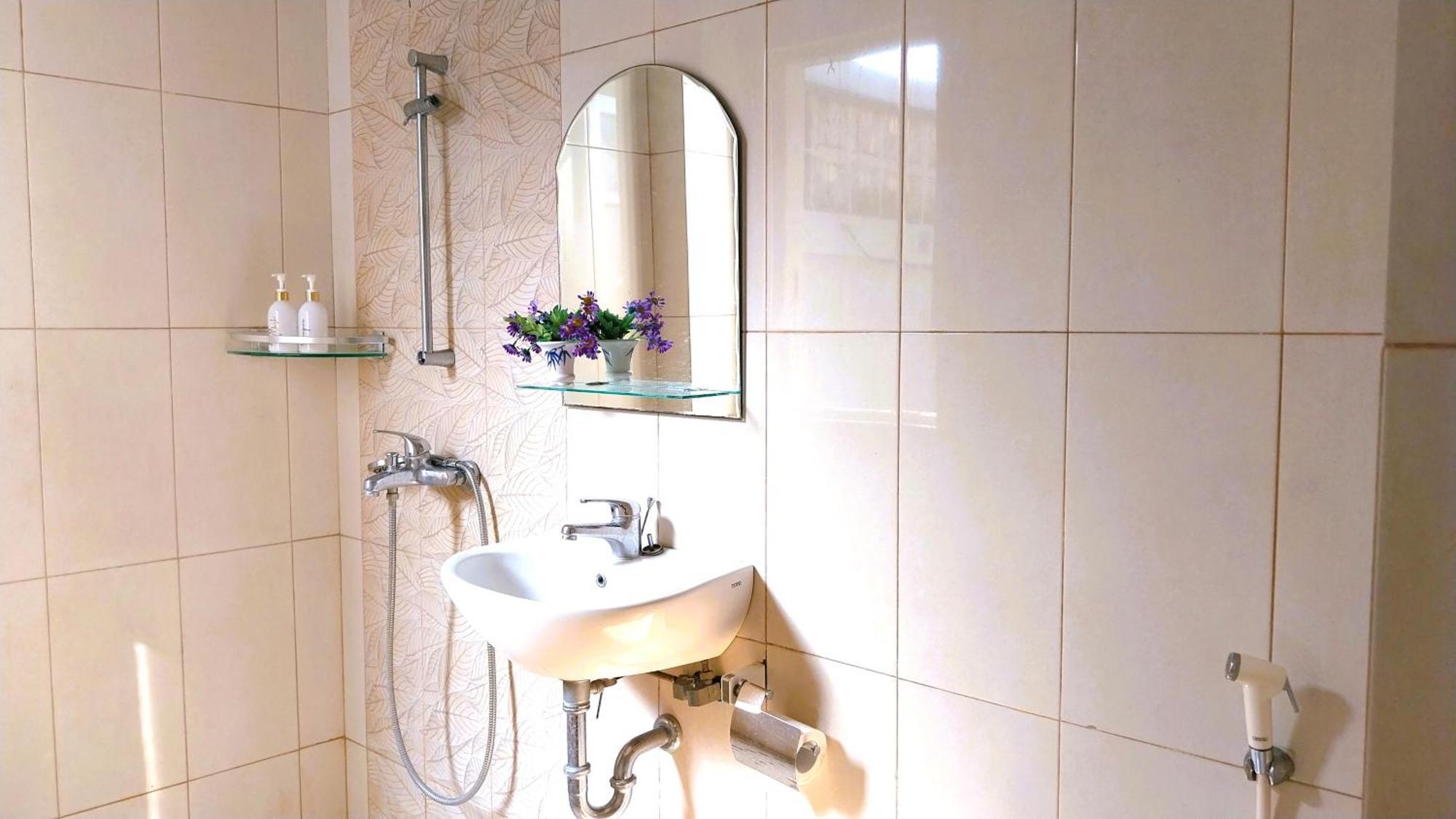 Surokarsan 9 House Yogyakarta Hotel Ngoại thất bức ảnh