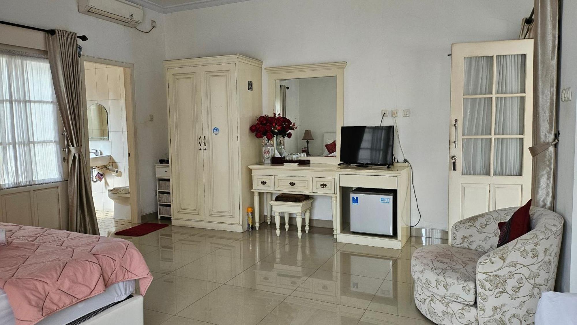 Surokarsan 9 House Yogyakarta Hotel Ngoại thất bức ảnh