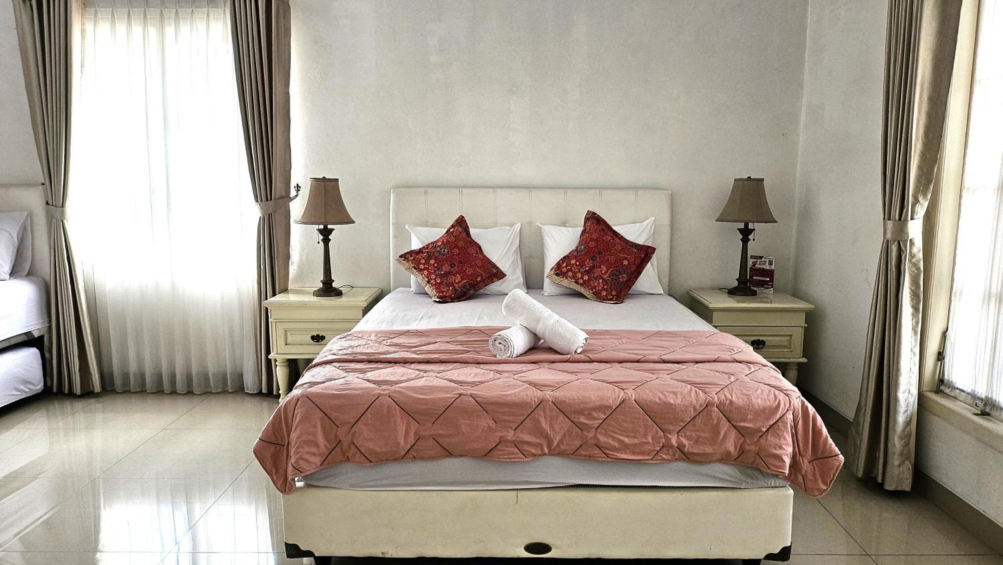 Surokarsan 9 House Yogyakarta Hotel Phòng bức ảnh