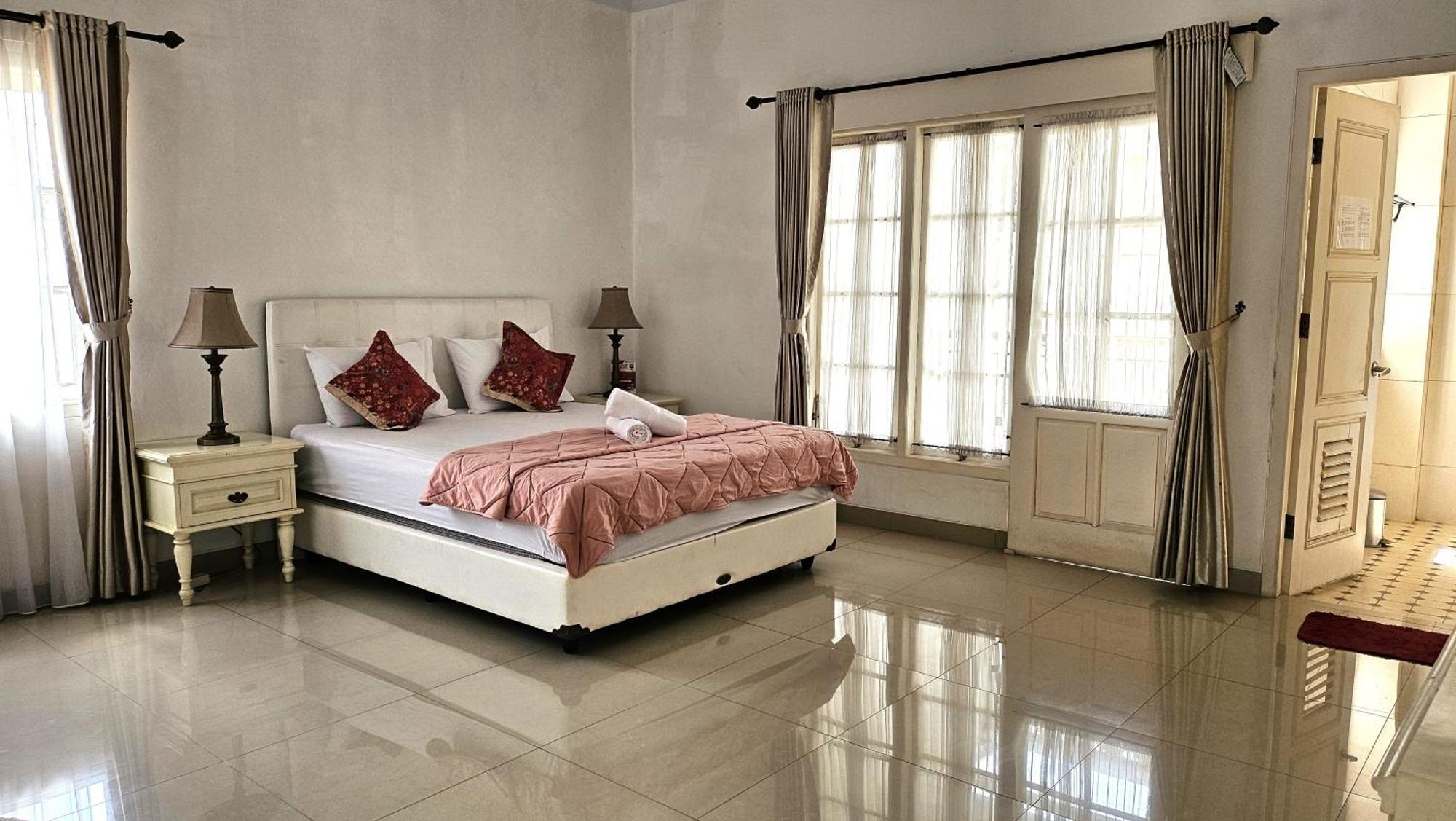 Surokarsan 9 House Yogyakarta Hotel Ngoại thất bức ảnh
