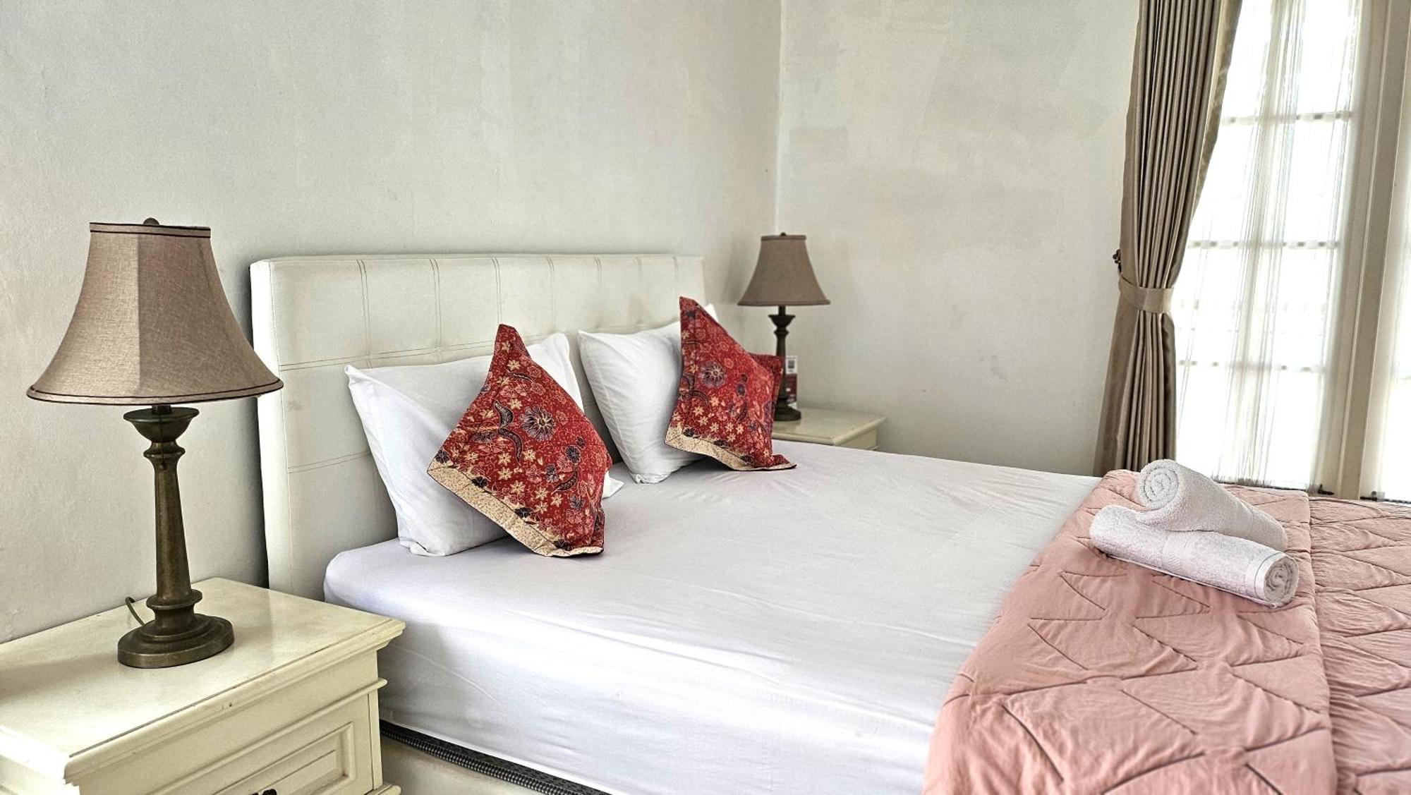 Surokarsan 9 House Yogyakarta Hotel Phòng bức ảnh
