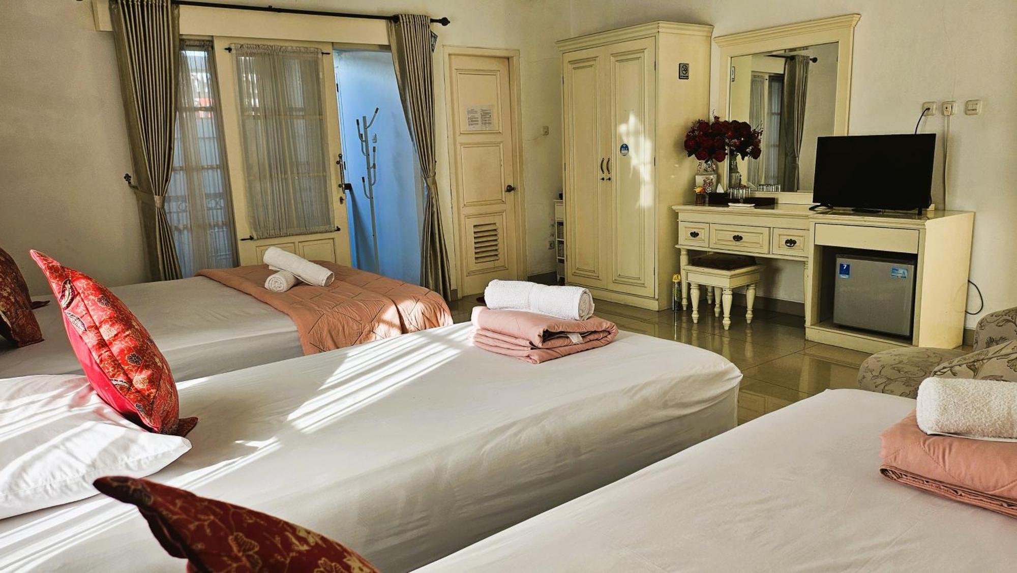 Surokarsan 9 House Yogyakarta Hotel Ngoại thất bức ảnh