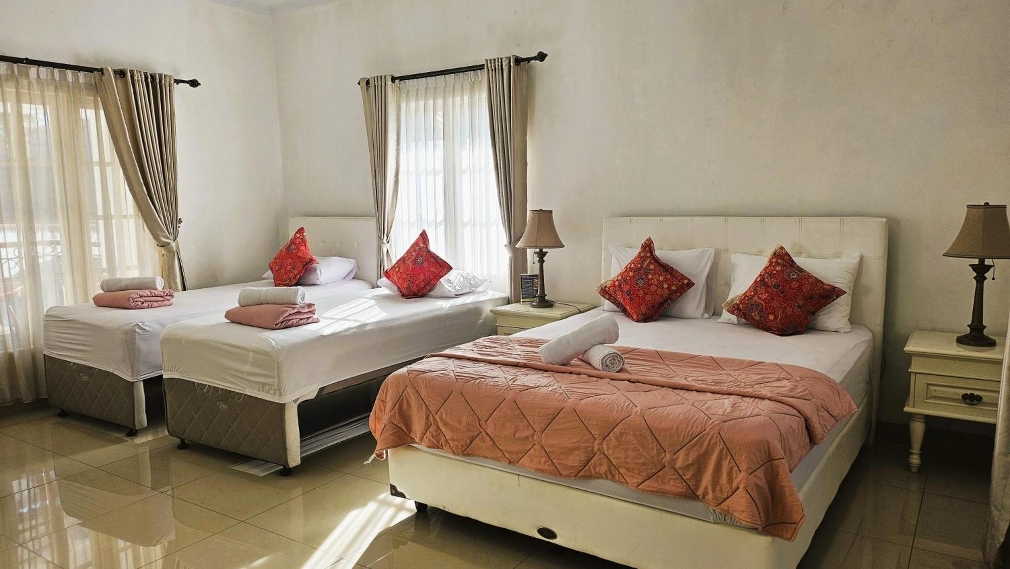 Surokarsan 9 House Yogyakarta Hotel Ngoại thất bức ảnh