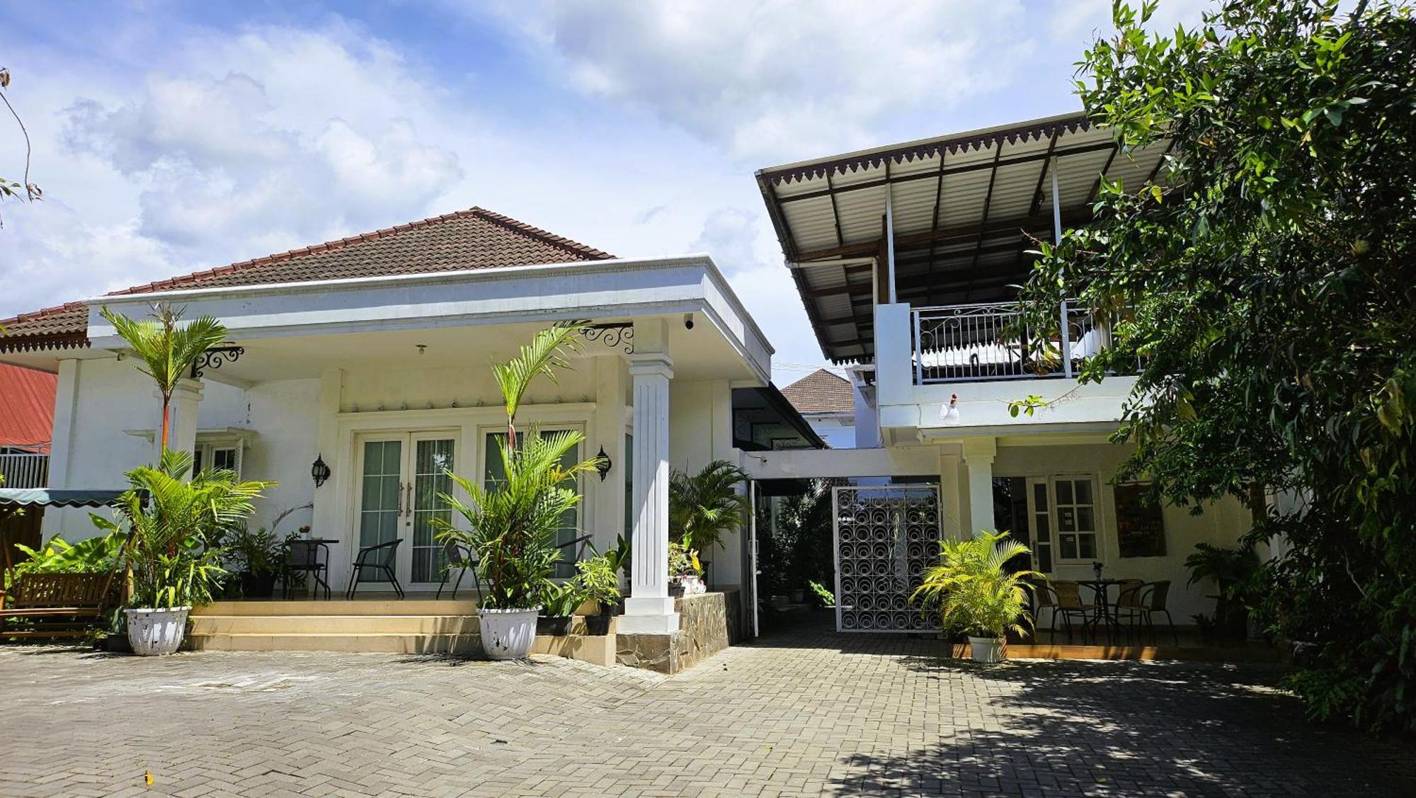 Surokarsan 9 House Yogyakarta Hotel Ngoại thất bức ảnh