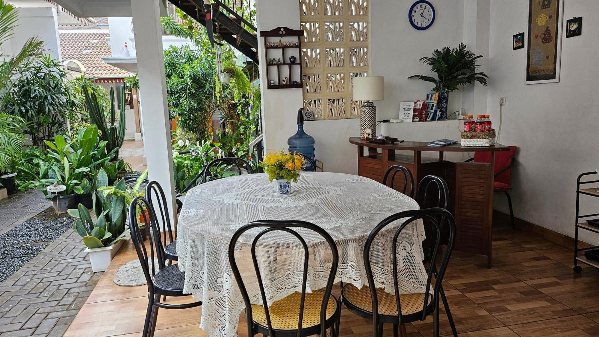 Surokarsan 9 House Yogyakarta Hotel Phòng bức ảnh