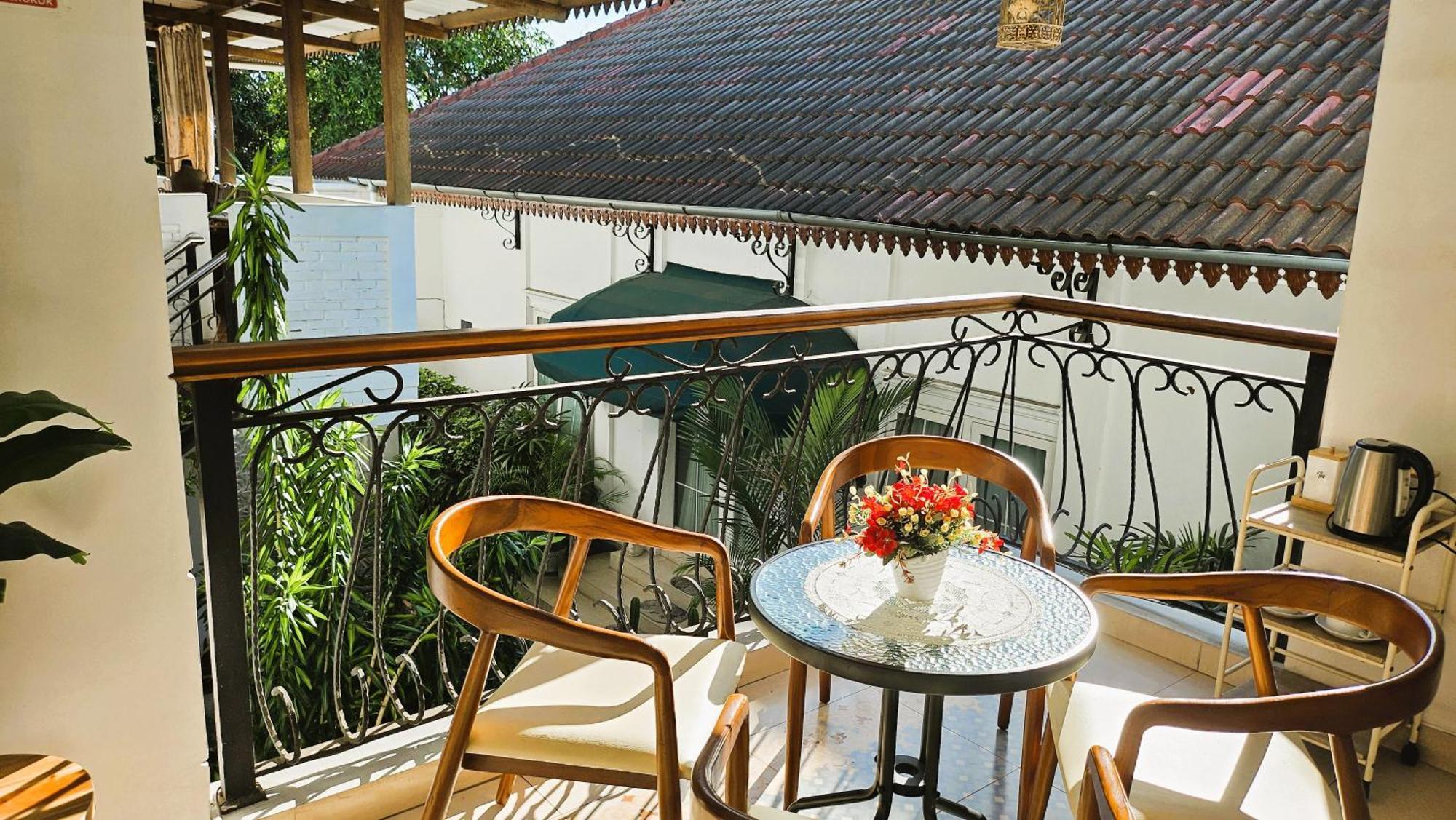 Surokarsan 9 House Yogyakarta Hotel Ngoại thất bức ảnh