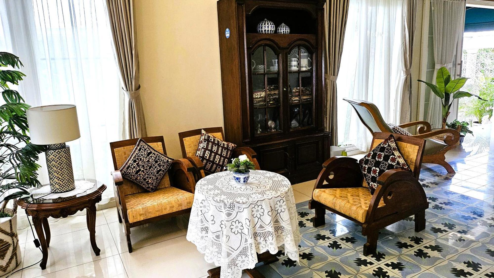 Surokarsan 9 House Yogyakarta Hotel Ngoại thất bức ảnh