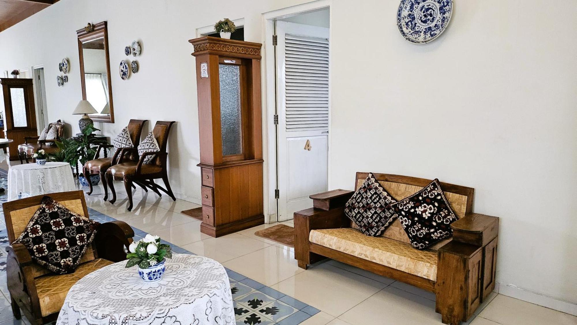 Surokarsan 9 House Yogyakarta Hotel Ngoại thất bức ảnh