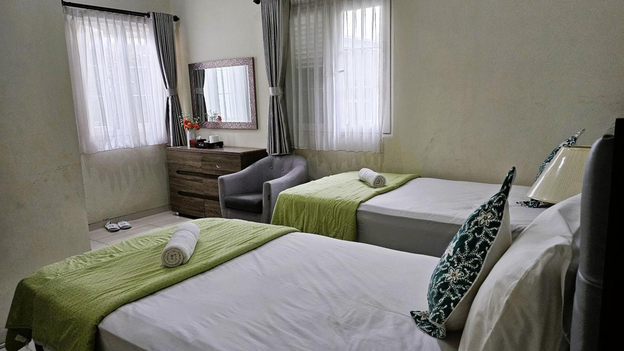 Surokarsan 9 House Yogyakarta Hotel Ngoại thất bức ảnh