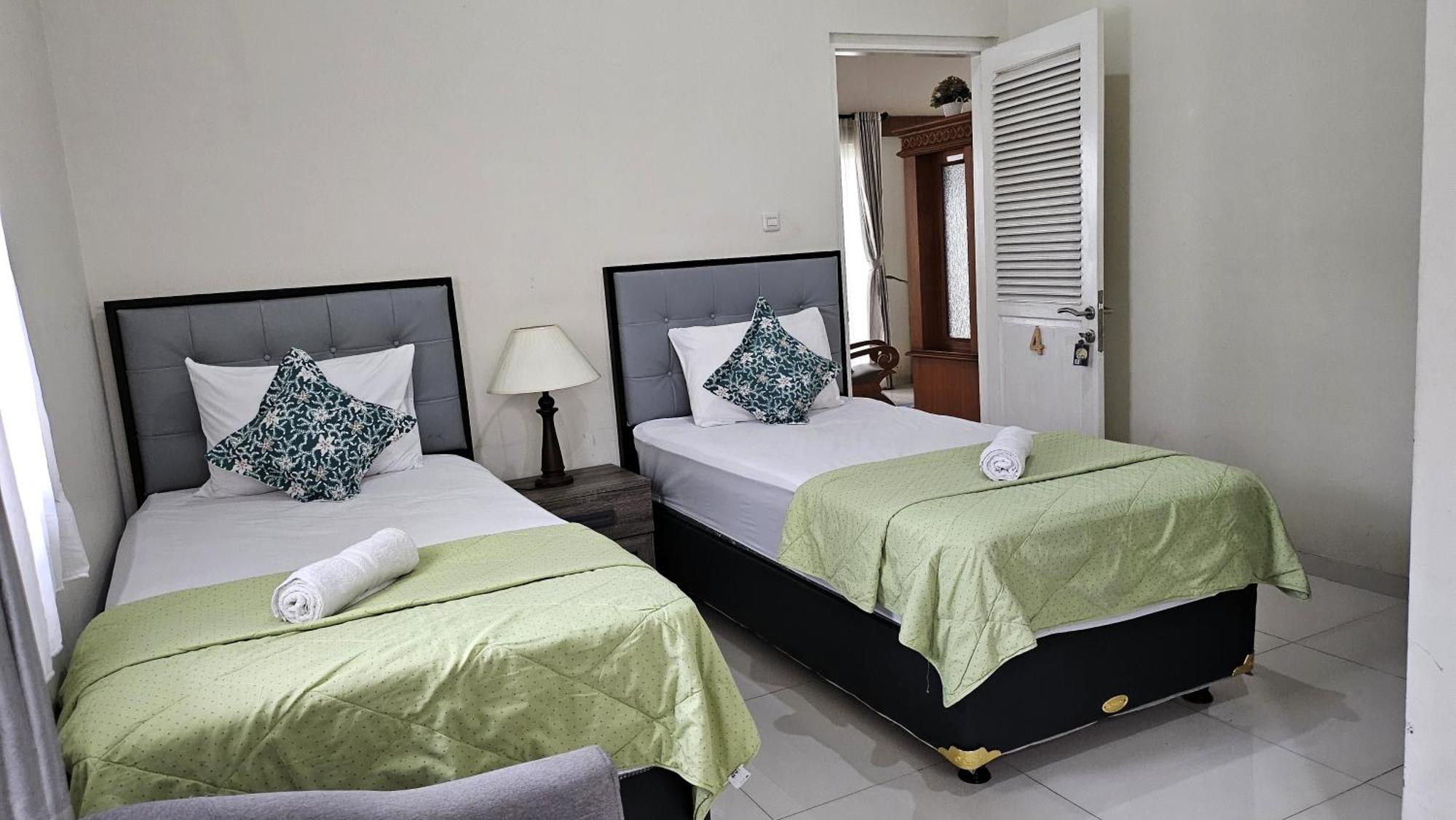 Surokarsan 9 House Yogyakarta Hotel Ngoại thất bức ảnh