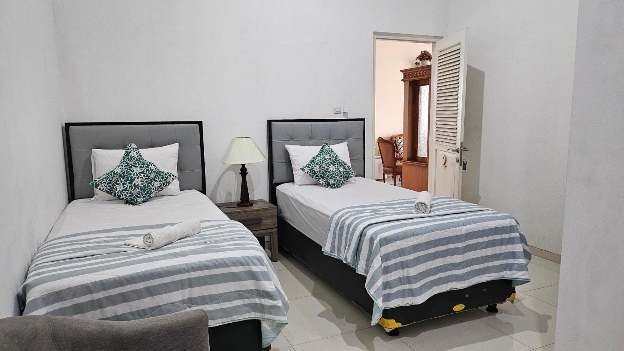 Surokarsan 9 House Yogyakarta Hotel Ngoại thất bức ảnh